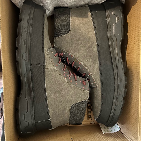 NWT Men’s Hey Dude Boot - Picture 3 of 3